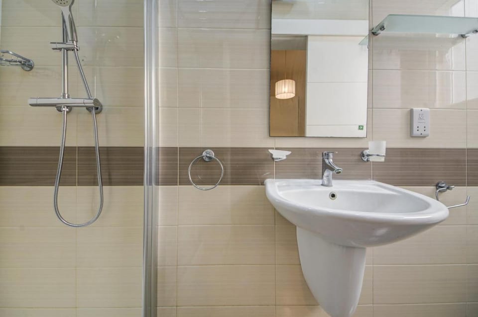 Forum Swieqi, Luxury Apartment, 2BD-2BH, Sleeps 4 Apartment in Malta