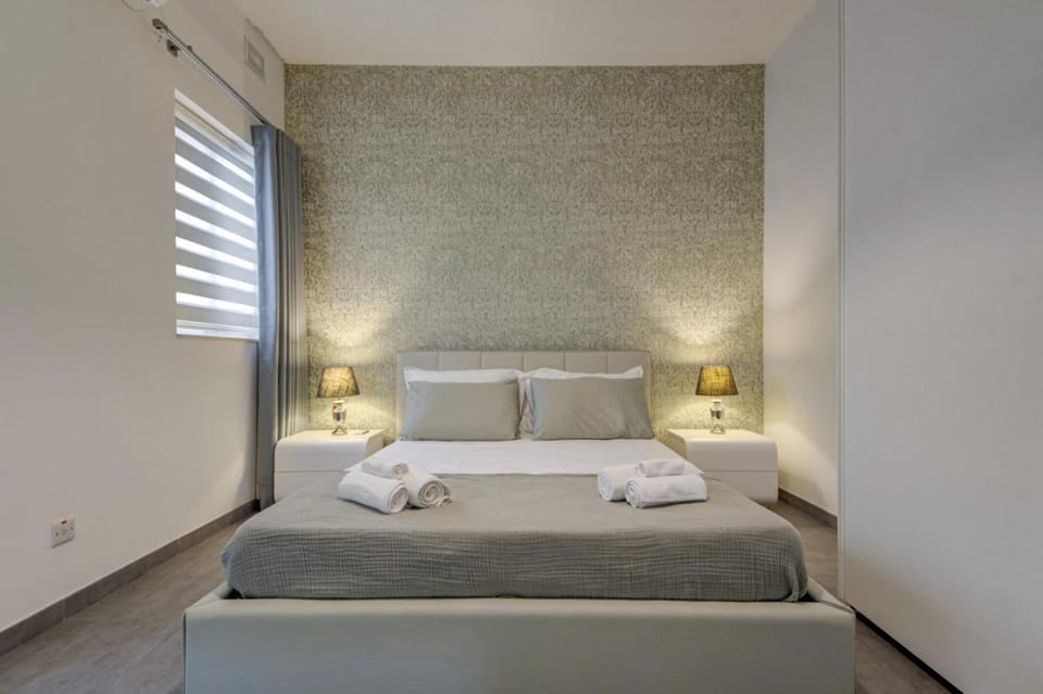 Forum Swieqi, Luxury Apartment, 2BD-2BH, Sleeps 4 Apartment in Malta