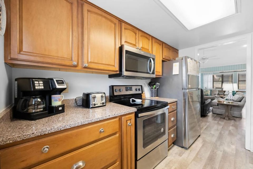 Pet friendly Tournament and Retreat Spot next to Beach Golf and Pools Room to gather in and out House in South Carolina