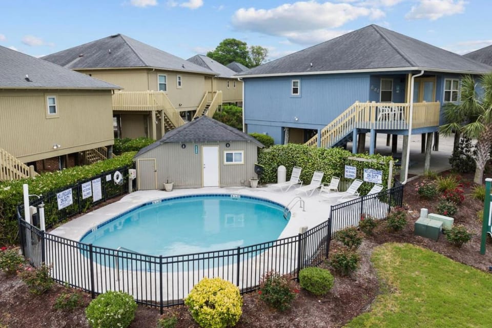 Pet friendly Tournament and Retreat Spot next to Beach Golf and Pools Room to gather in and out House in South Carolina