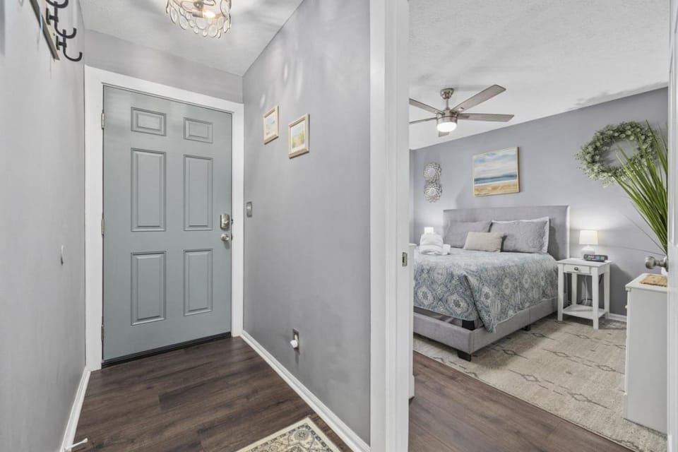 Great escape year-round. Golf mecca. Steps to Beach. with Pools and Hot Tub. House in South Carolina