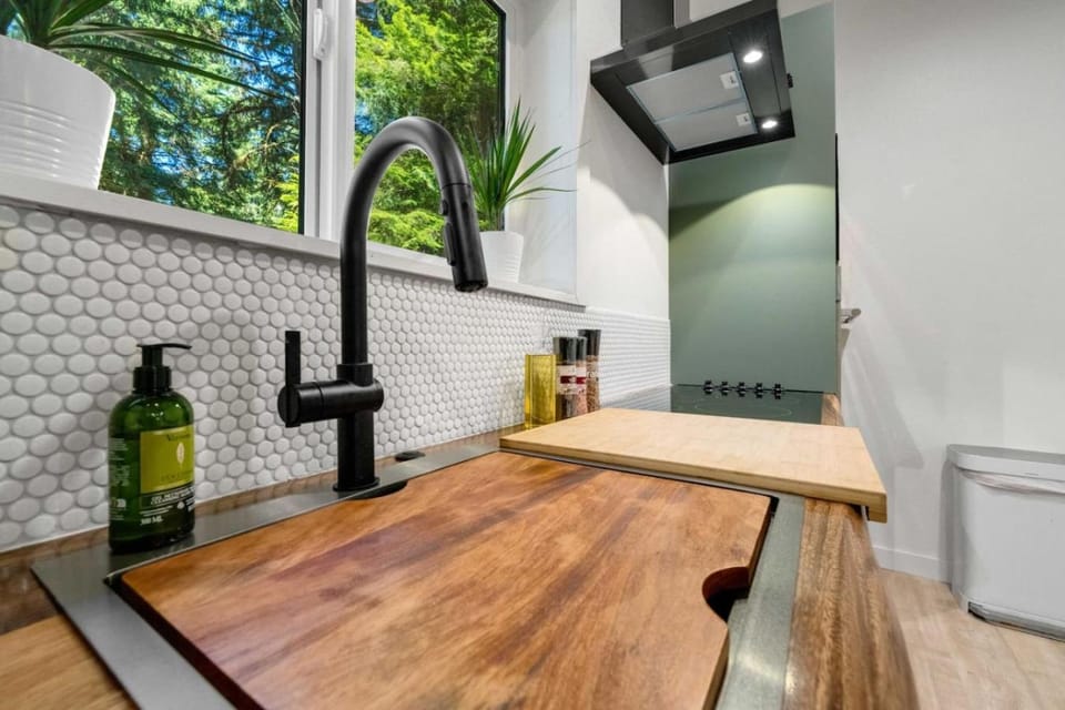 Kitchen or kitchenette, stove