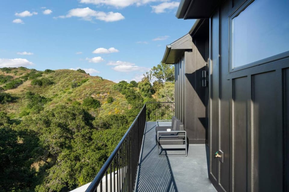 The Ultimate Luxury Villa with Pool, Spa and Courts Villa in Studio City
