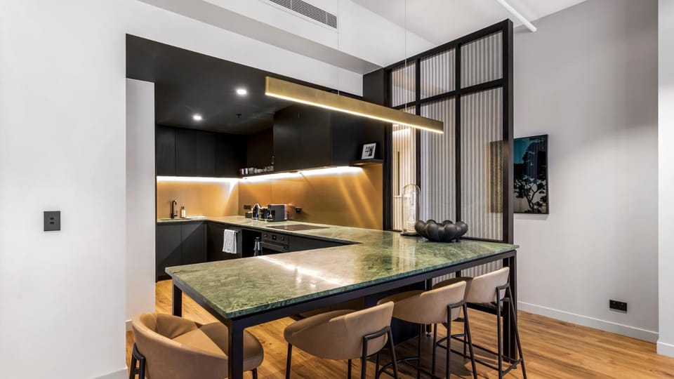 Kitchen or kitchenette, Dining area