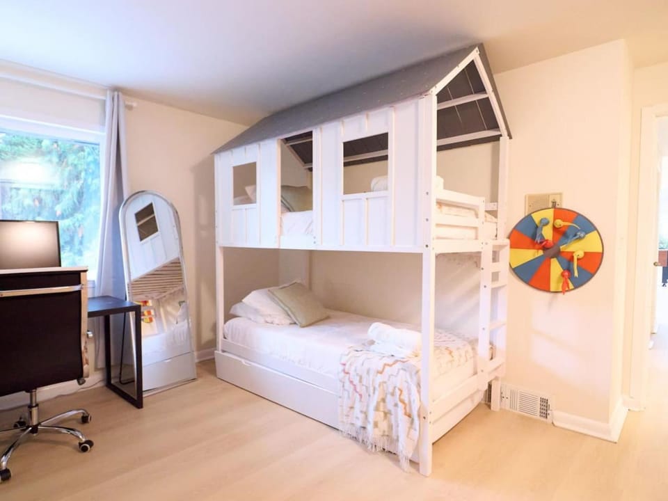 Bed, Photo of the whole room, Bedroom, bunk bed
