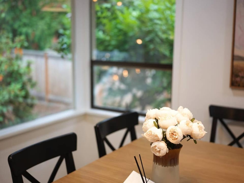 Dining area, Garden view