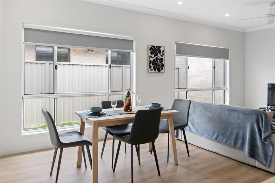 Modern House with Patio and Family Comfort) House in Brisbane