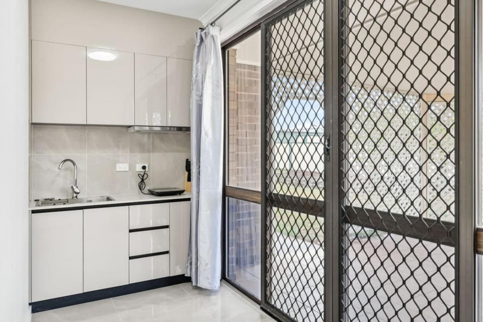 Cozy Little Charm Unit in Eight Miles Plain House in Brisbane