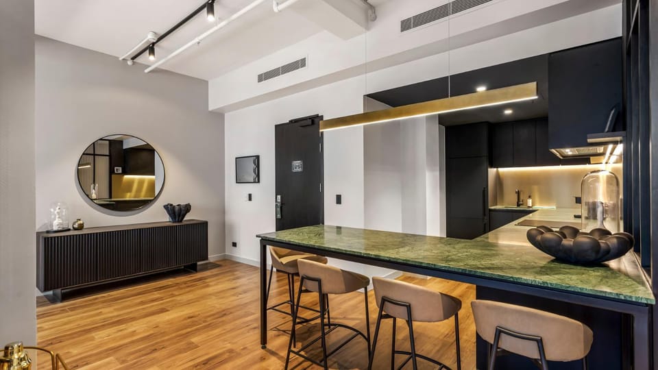 Kitchen or kitchenette, Dining area