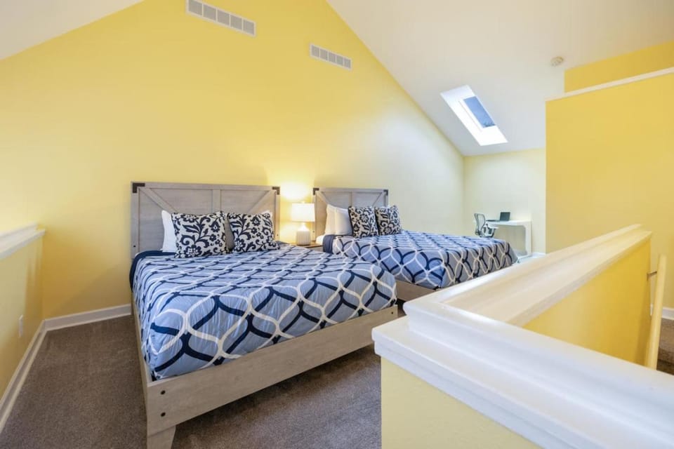 Dells Vacations II -Families Hikers Skiers Golfers House in Lake Delton