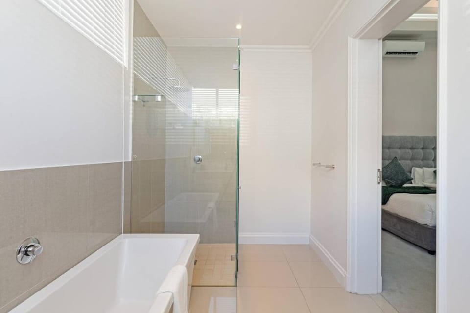 Upper Tree House in Camps Bay
