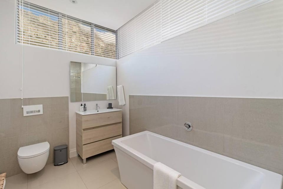 Upper Tree House in Camps Bay
