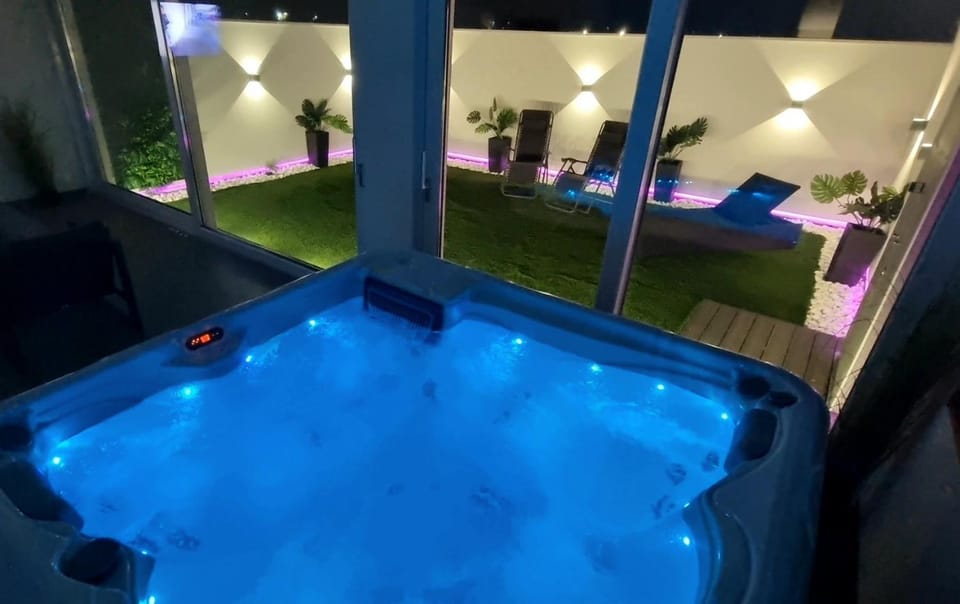 Hot Tub, Balcony/Terrace