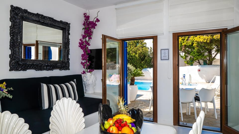 Living room, Dining area, Pool view, Swimming pool