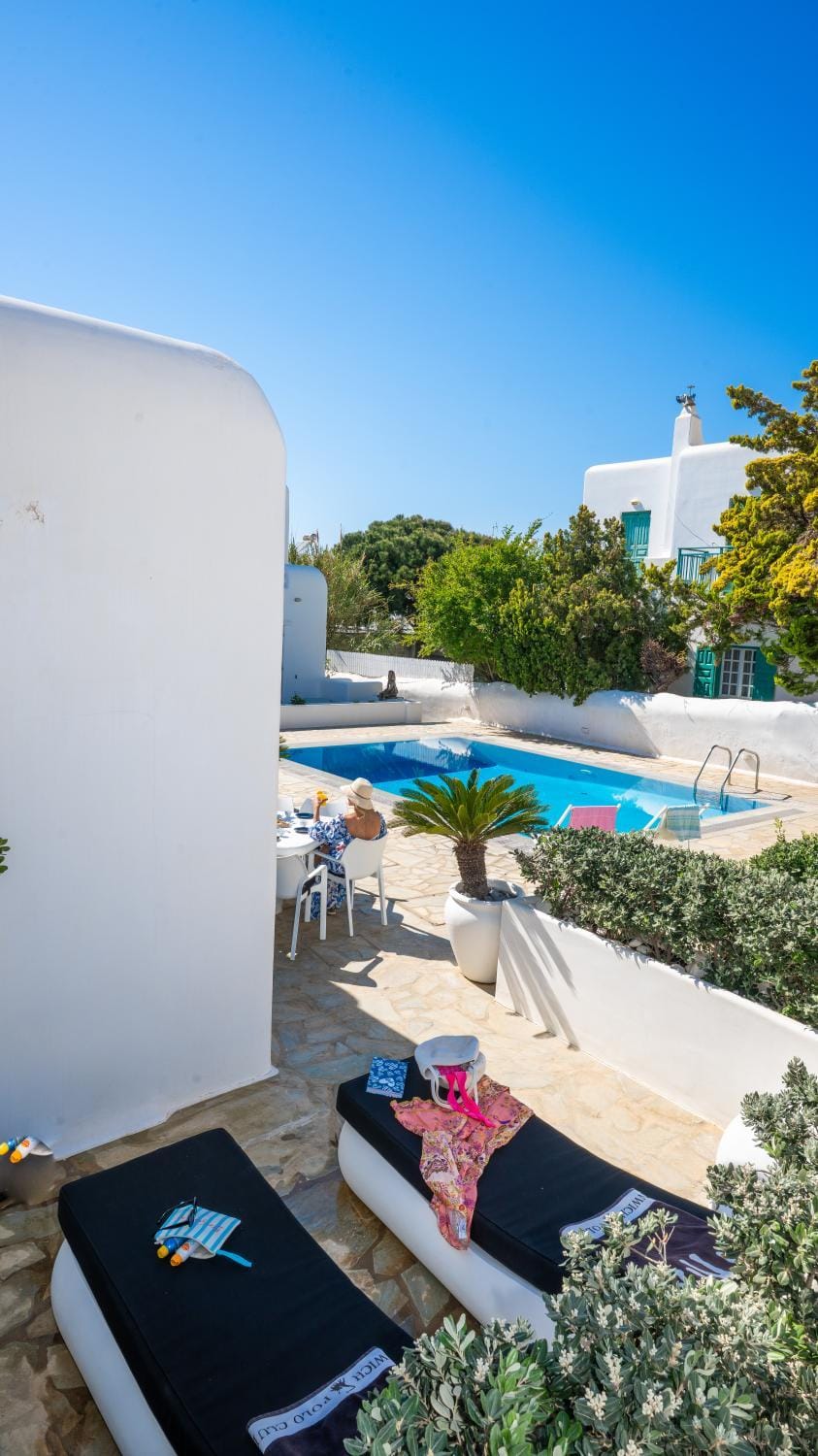 Day, Pool view, Swimming pool, sunbed, towels
