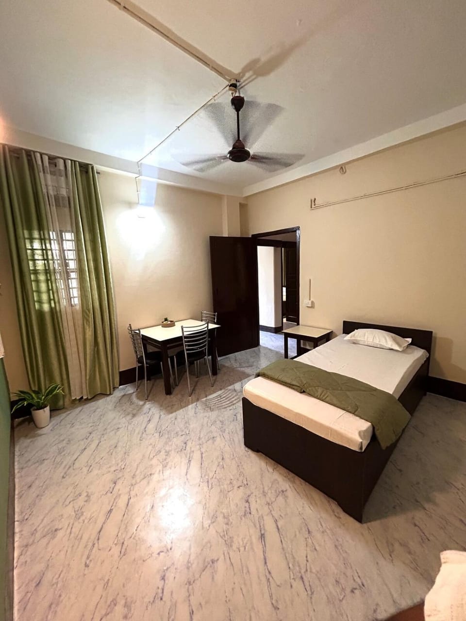 Varna's Cosy Stay Apartment in Bangladesh