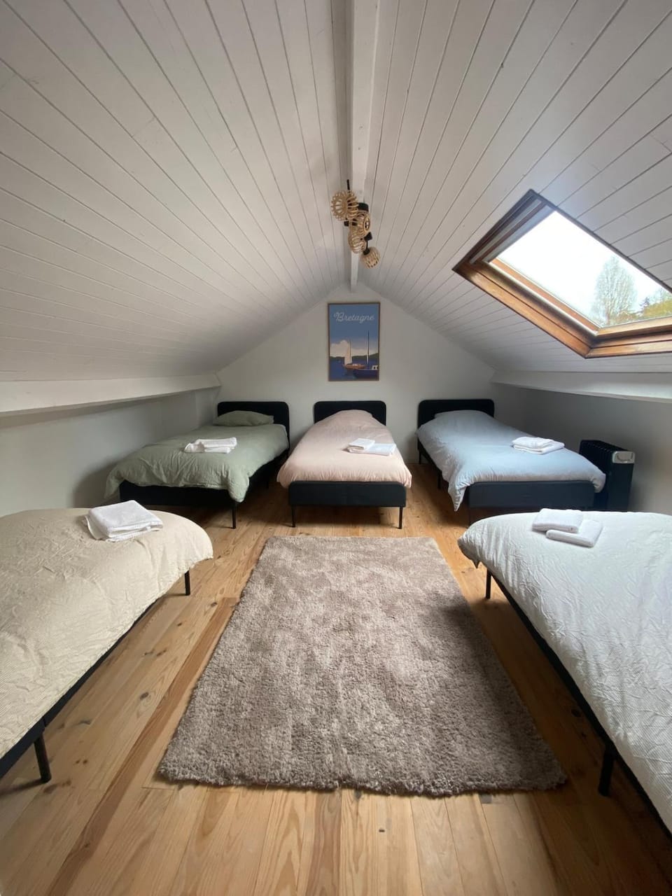 Bed, Photo of the whole room