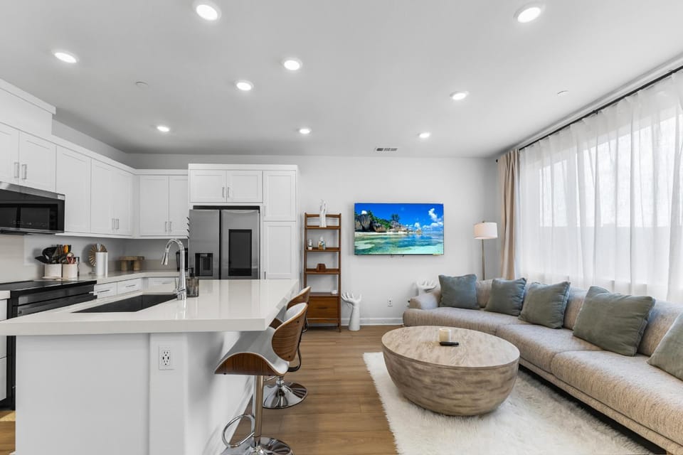 4 Bed Large House in San Diego Amazing Amenities Villa in Chula Vista