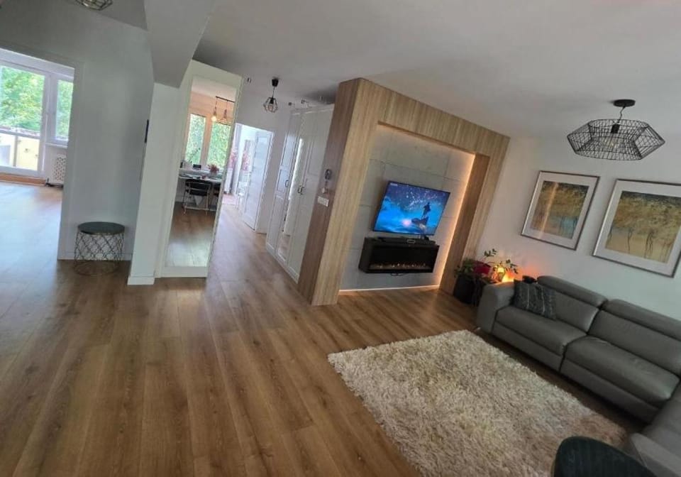 Deluxe Apartment with 2 Bedrooms and fireplace - PERFECT LOCATION - QUIET-NEW Apartment in Warsaw