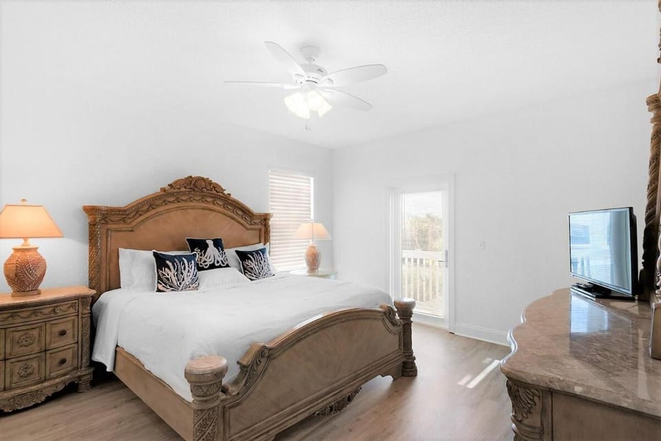 Epic! Ocean views! Sleeps 20! Pool! Golf cart! House in Destin