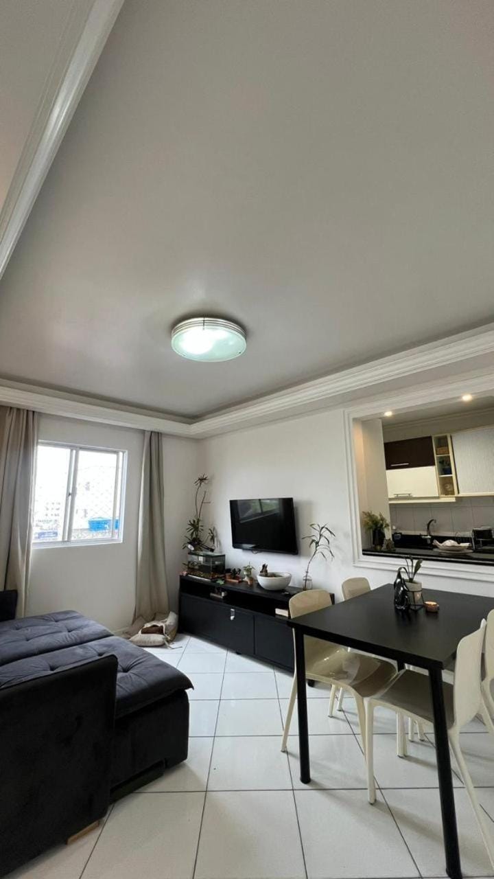 Quarto bem localizado, a poucos minutos da praia, ao lado de padarias, mercados e farmacia, facil acesso a br 101 Vacation rental in Camboriú