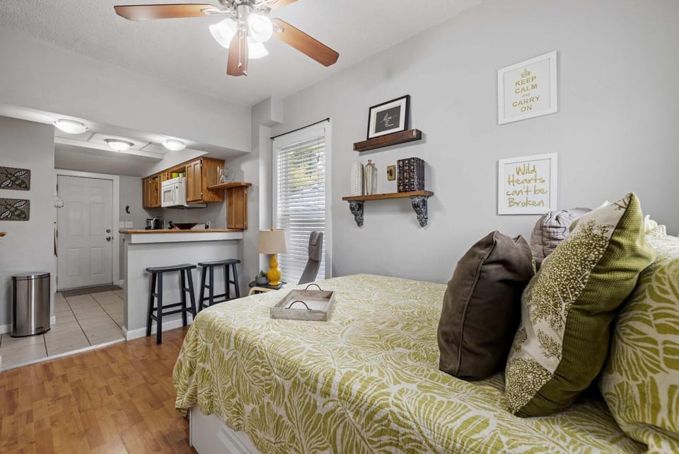 Bright & Chic 1st Flr Studio - Short-Midterm Stays Apartment in Manchester