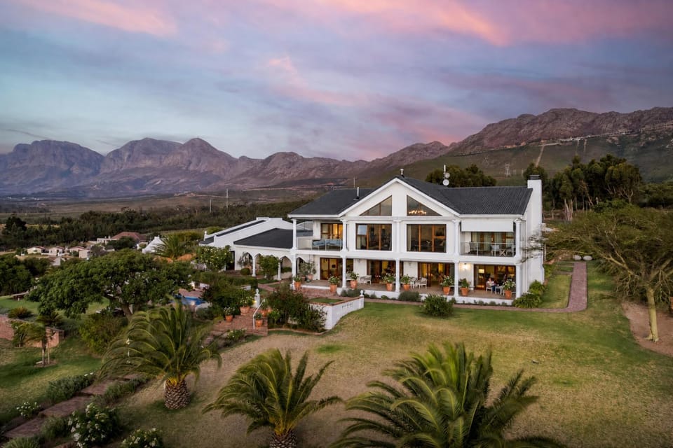 Property building, Day, Garden view, Mountain view