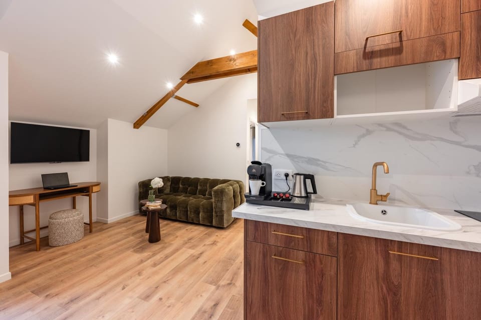 TV and multimedia, Coffee/tea facilities, Kitchen or kitchenette, minibar