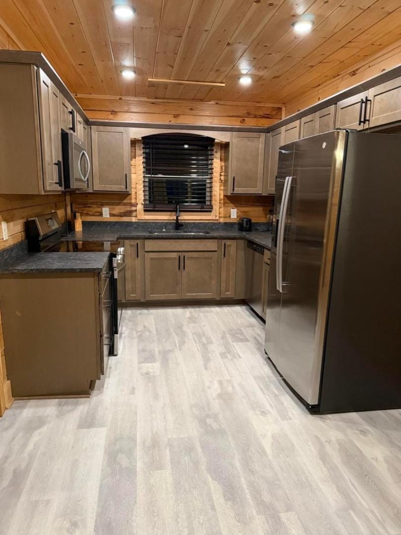 Kitchen or kitchenette, kitchen