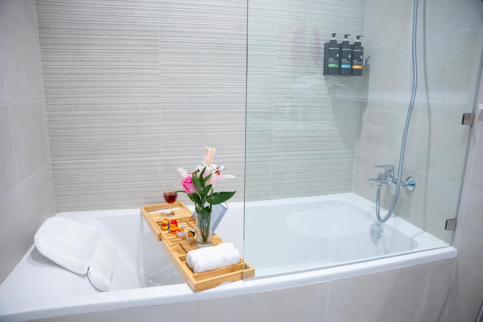 Bathroom, Bath, towels