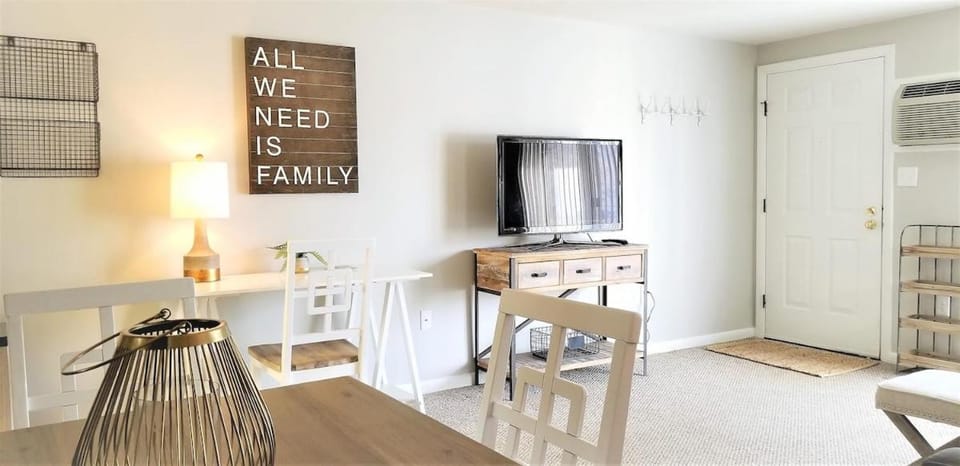 Modern & Stylish Furnished 1 Bed 1 Bath House in Dover