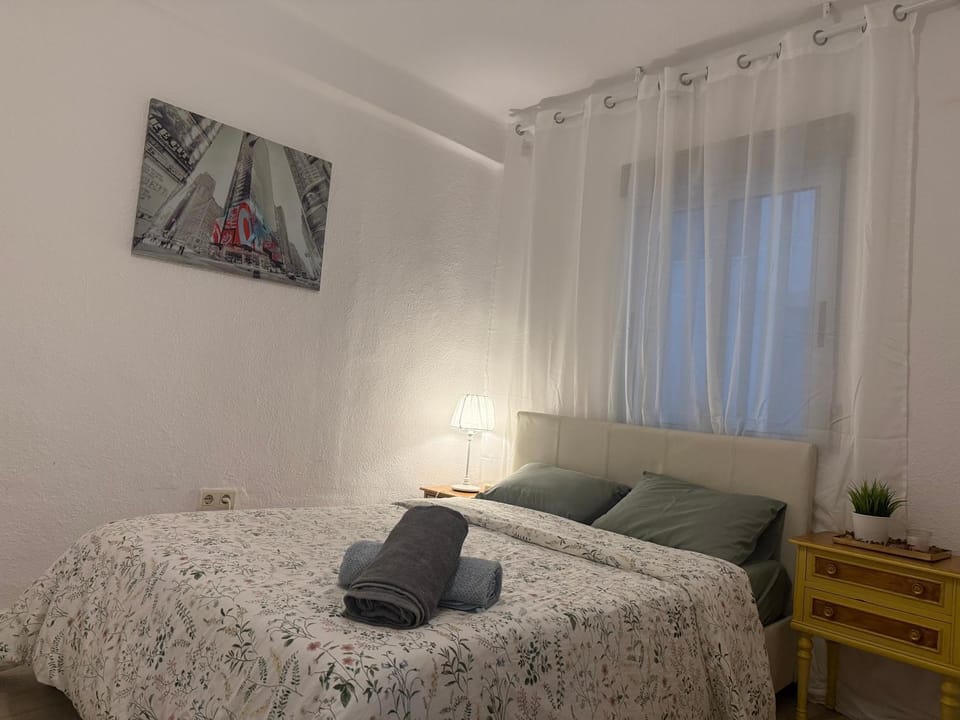 Bedroom, towels