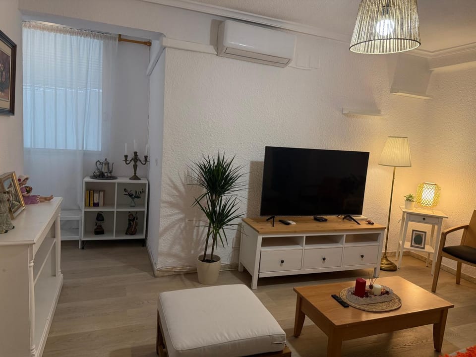 TV and multimedia, Living room, Evening entertainment, air conditioner