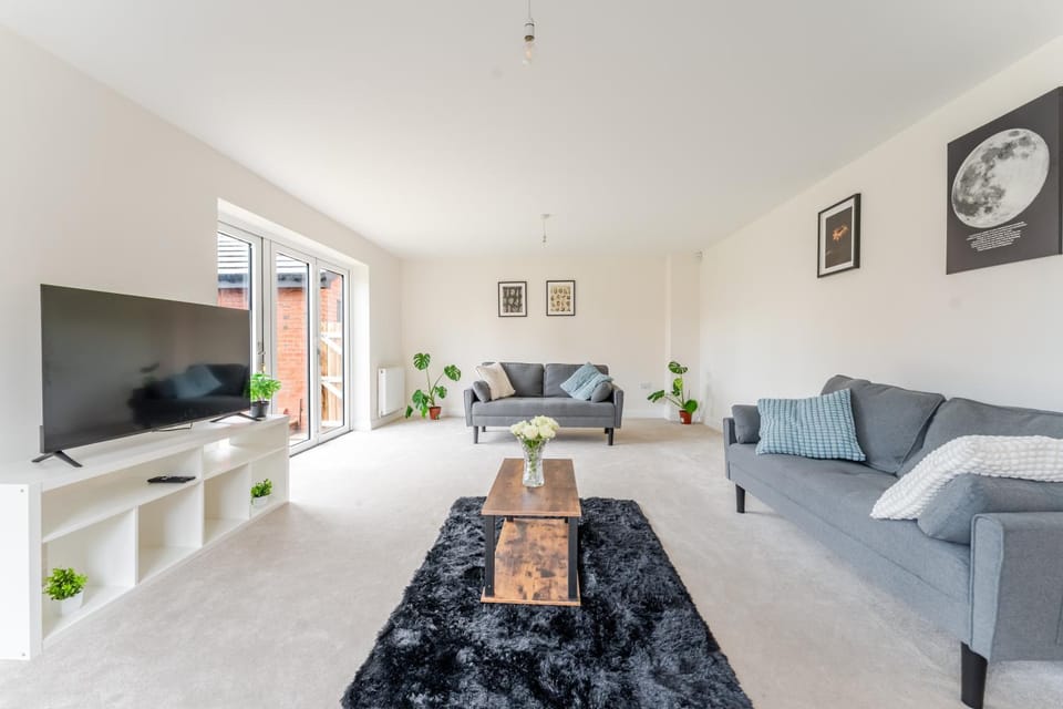 Communal lounge/ TV room