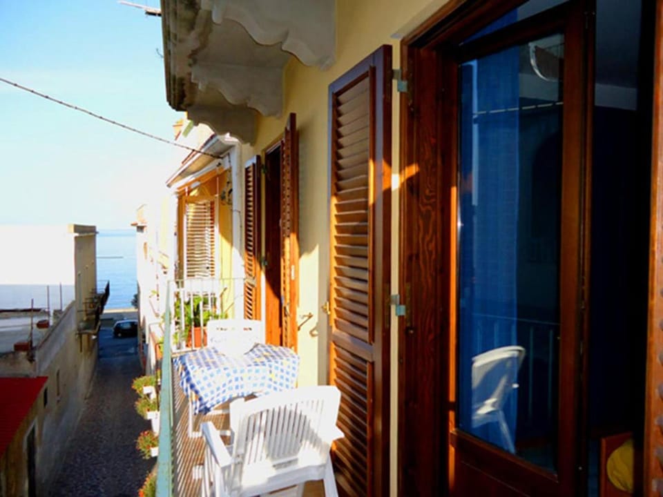 View (from property/room), Balcony/Terrace, Sea view