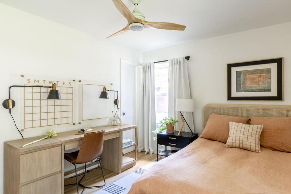 Bed, Photo of the whole room, Bedroom
