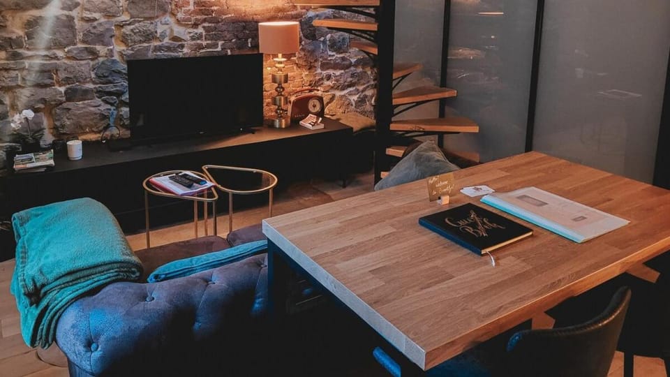 TV and multimedia, Living room, Seating area, Dining area