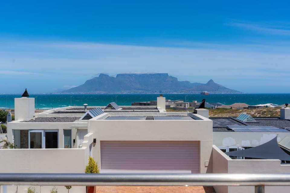 View (from property/room), Mountain view, Sea view