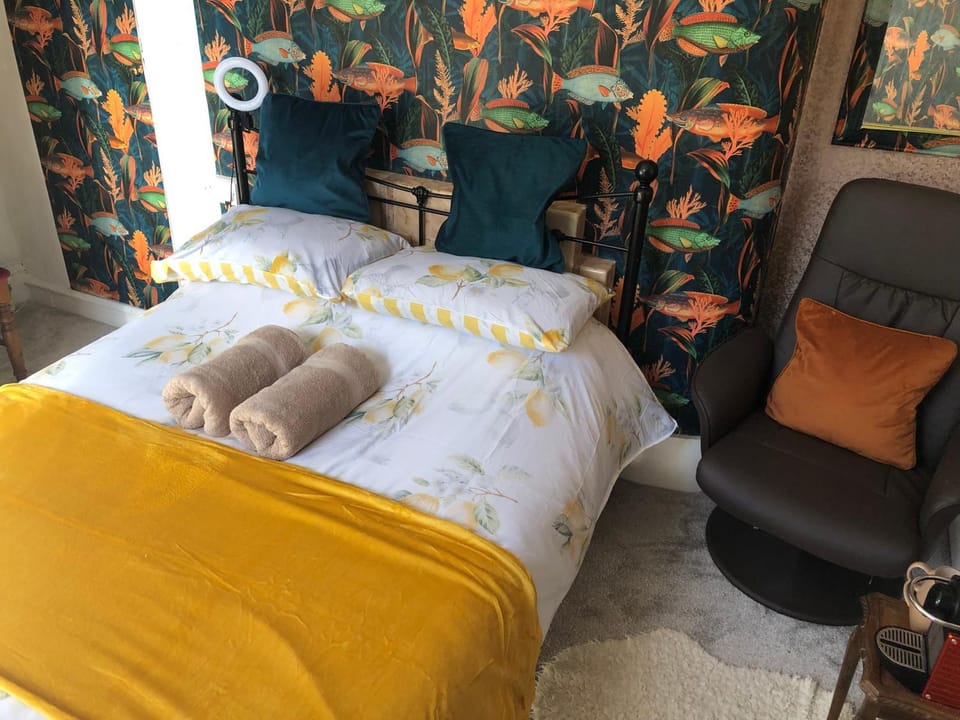 Bed, Bedroom