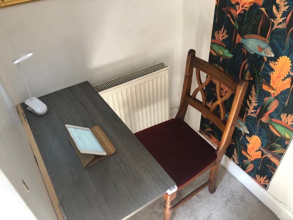 Living room, internet