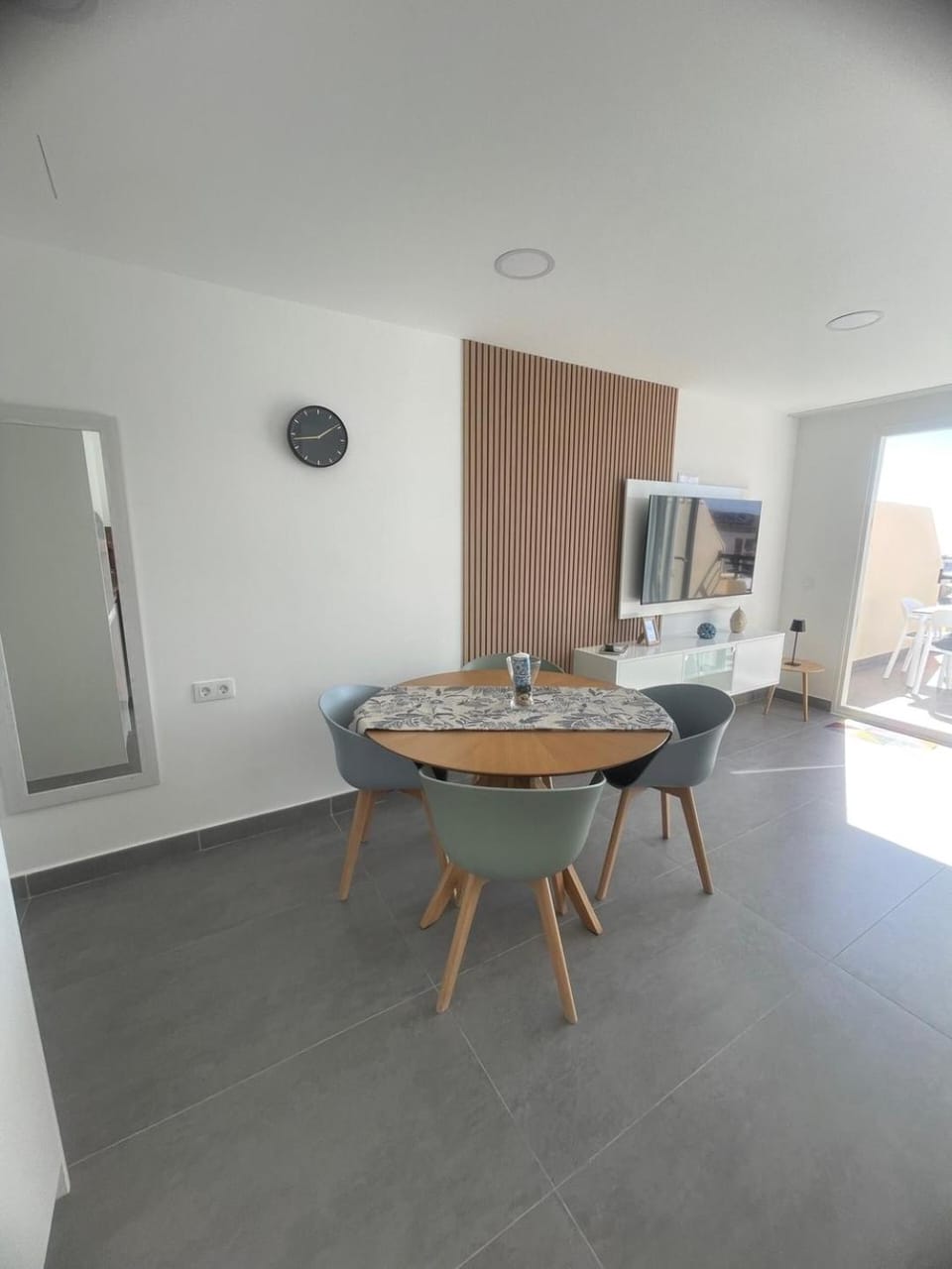 TV and multimedia, Dining area