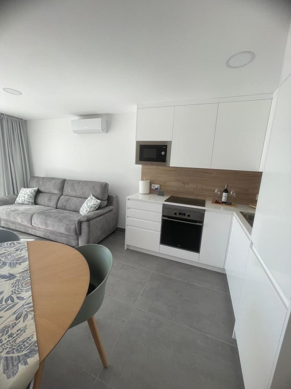 Kitchen or kitchenette, Dining area, stove, air conditioner