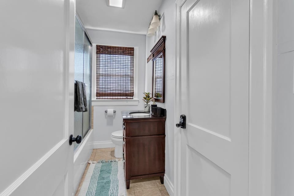 roomstr North Carolina Room 1 Bedroom in South Tampa with Shared Full Bathroom & FREE COFFEE Bed and Breakfast in Tampa