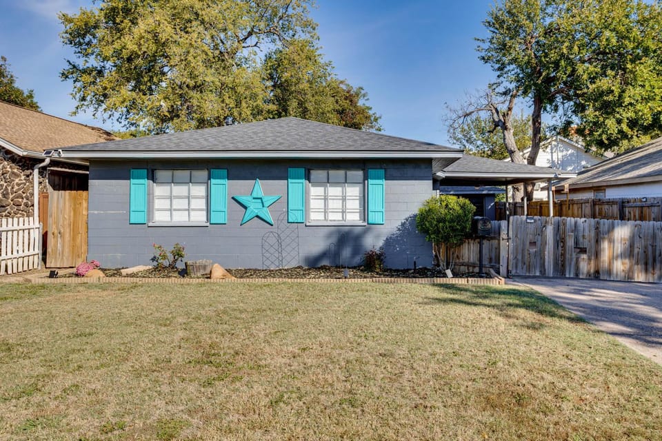 4 Mi to Fort Sill: Modern Home w/ Private Yard House in Lawton