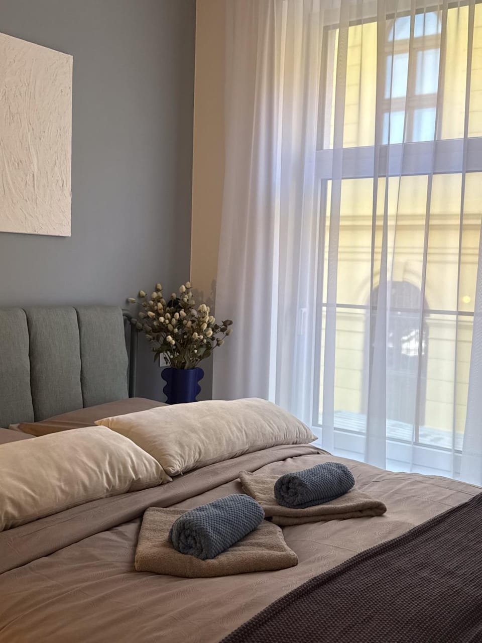 Bed, Photo of the whole room, Bedroom, towels