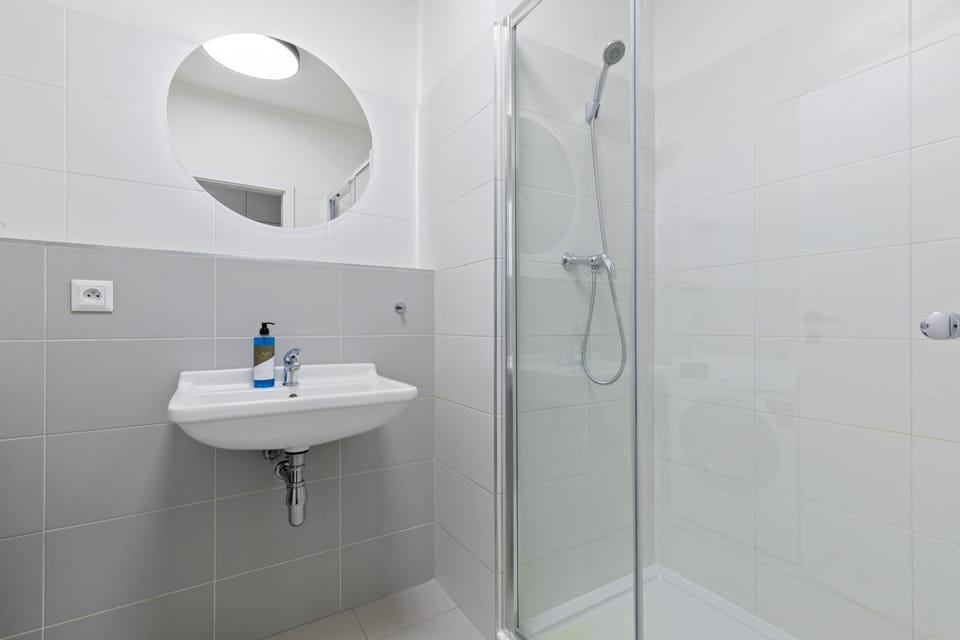 Shower, Bathroom, towels