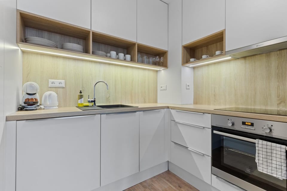 Coffee/tea facilities, Kitchen or kitchenette, dishwasher, stove