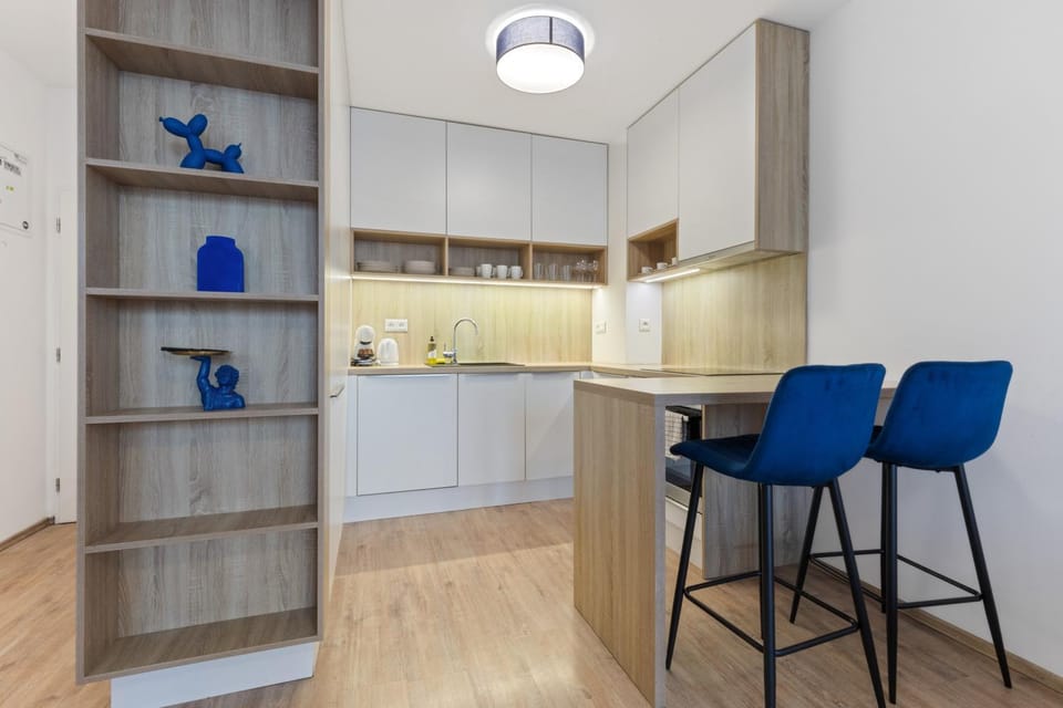 Kitchen or kitchenette, Dining area, stove