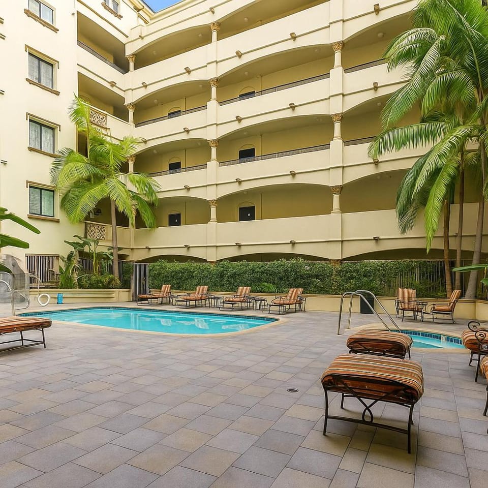Hot Tub, Swimming pool