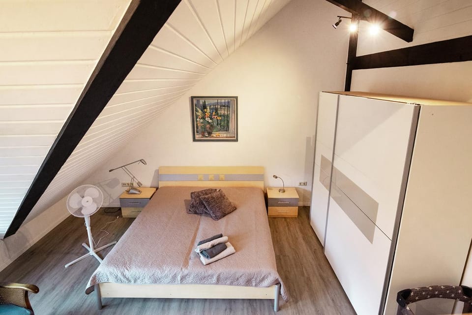 Bed, Photo of the whole room